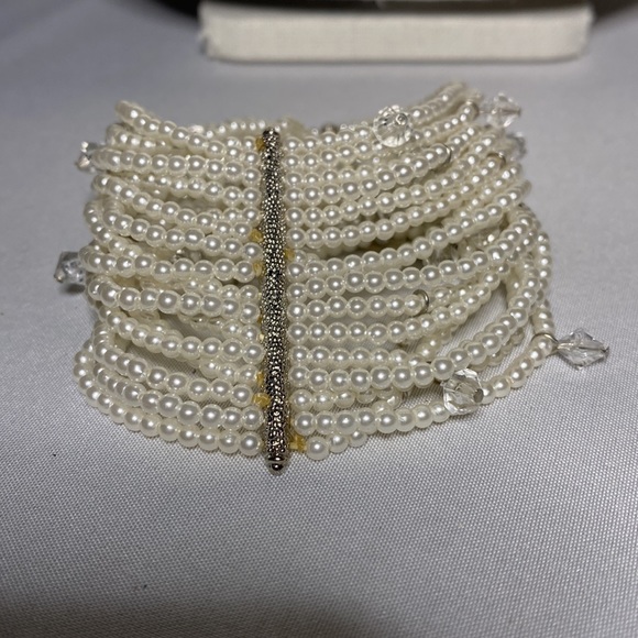 Gorgeous multi strand pearl bead crystal stone bracelet - Picture 2 of 5